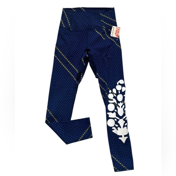 NWT Free People Never Better Logo Leggings in Black Combo - Picture 5 of 6